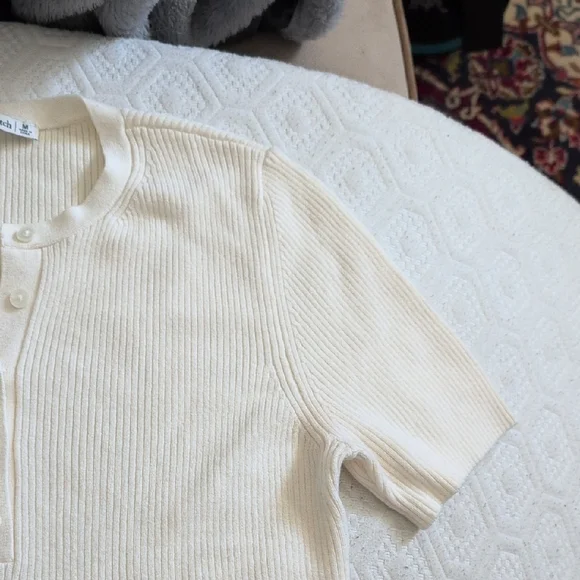 Abercrombie & Fitch Cream Ribbed Crewneck Sweater - Picture 4 of 5
